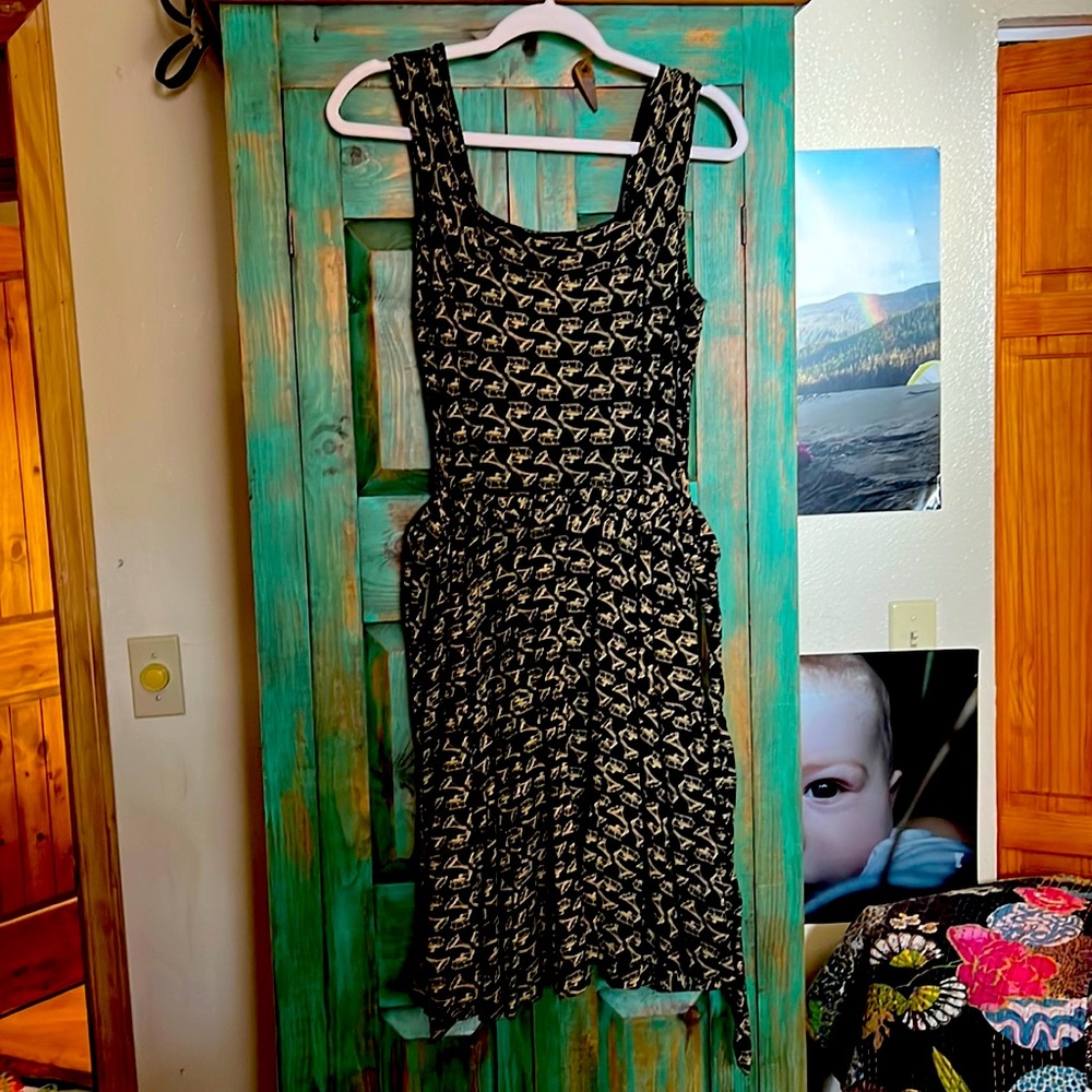 Effie’s Heart adorable gramophone dress in great condition.